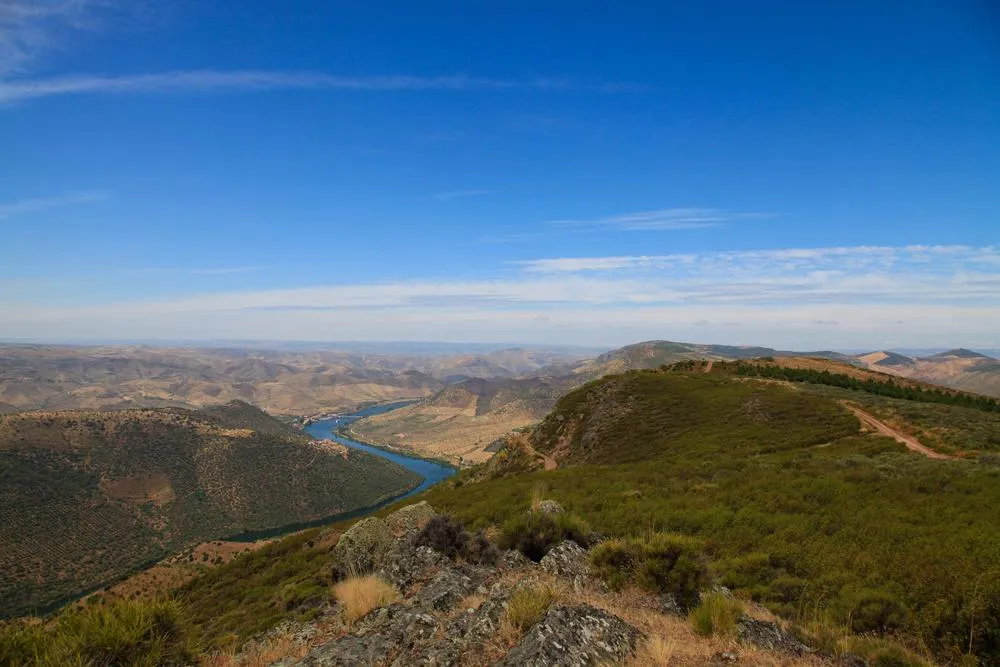 🌄 Poiares: Um Tesouro Escondido entre o Xisto e o Douro